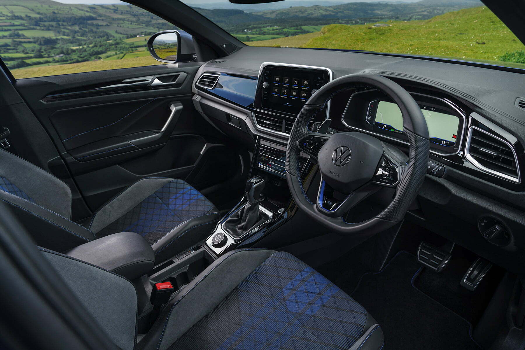 Volkswagen T-Roc R (2019 onwards) interior view | Expert Rating